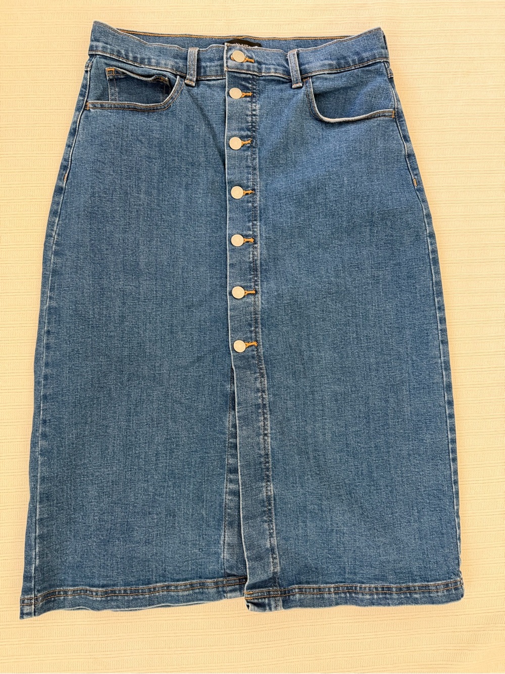 Banana Republic Button Front Denim Midi Skirt Washwell Blue Size 30 / 10 BeS2
